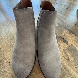 Frye Chic Taupe Suede Ankle Booties low heel like new grey minimalist boots